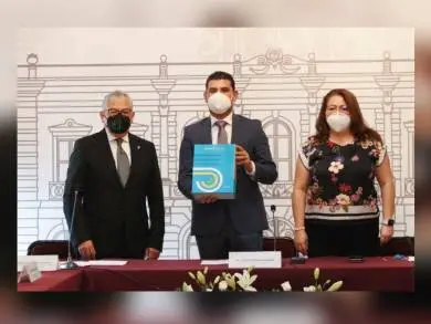 Recibe Congreso del Estado Quinto Informe del Gobierno de Michoacán 