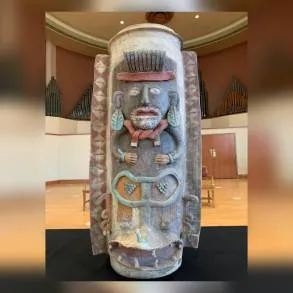 México recupera urna maya elaborada entre 900 - 1600 d.C. 