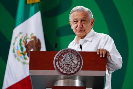 AMLO celebra asistencia a consulta ciudadana; es el inicio de la democracia participativa, asegura. 