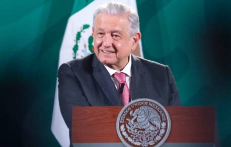 Continúan labores de auxilio y entrega directa de apoyos a damnificados por inundaciones  : AMLO 