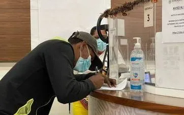 Entrega INM tarjetas migratorias a personas pertenecientes a grupos vulnerables 