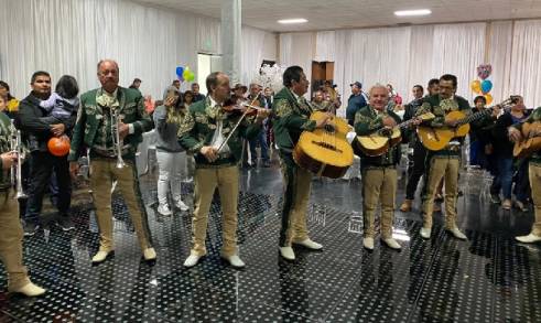 Con Gran Celebración Se reúnen 91 Palomas Mensajeras de Apatzingán, con sus seres queridos en California