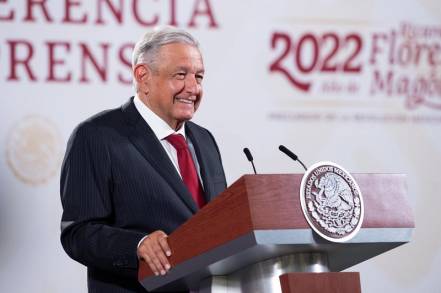 El Gobierno federal busca simplificar más trámites del SAT: AMLO  