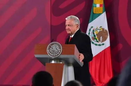 AMLO promueve diálogo entre autoridades federales y normalistas de Ayotzinapa 