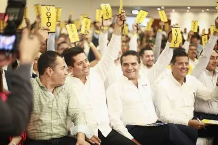 Antonio García reconoce capacidad de Juan Bernardo Corona Martínez para dirigir al PRD 