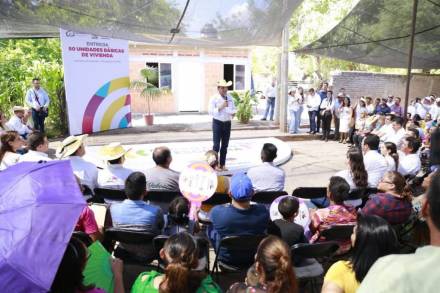 Entrega Silvano Aureoles vivienda para disminuir rezagos 