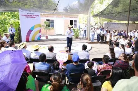 Entrega Silvano Aureoles vivienda para disminuir rezagos 