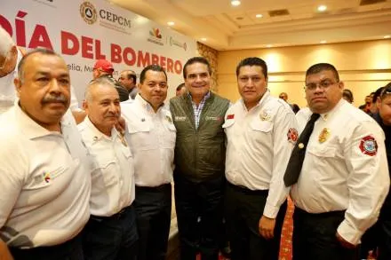 Reconoce Gobernador labor de bomberos; son héroes anónimos 