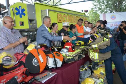 Gobierno de Morelia reconoce labor altruista de su cuerpo de Bomberos