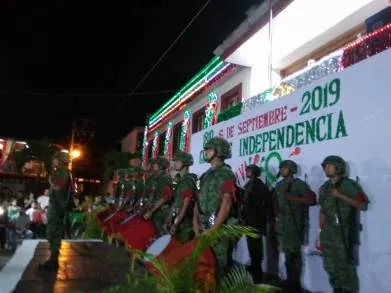 Sin incidentes concluyen ceremonias del Grito de Independencia en Michoacán