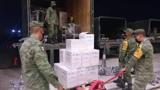 Ejército y Fuerza Aérea Mexicanos trasladan insumos médicos a Michoacán