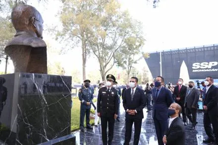 Policías, ejemplo de heroísmo y compromiso con Michoacán: Silvano Aureoles