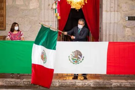 El Presidente de Municipal de Morelia Raúl Morón da el Grito en Ceremonia Recatada 