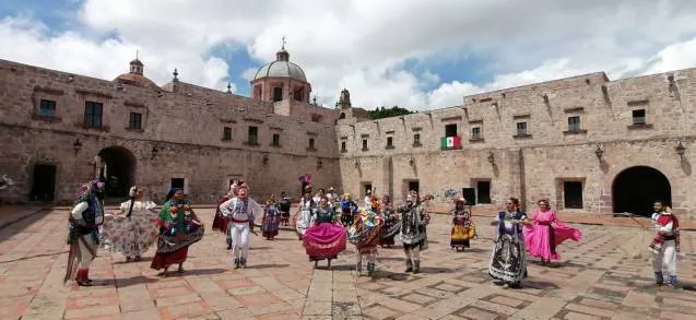 Con danza, música y color celebran la Independencia desde casa