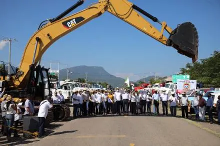 Impulsan desarrollo económico de Huetamo con modernización de acceso carretero