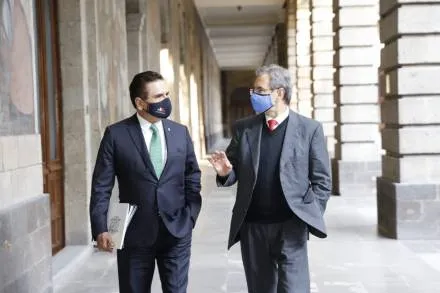    Da seguimiento Silvano a revisión de acuerdos con SEP