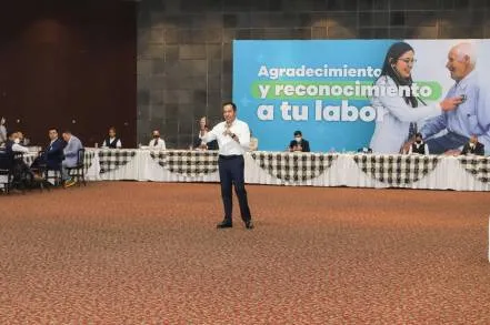 Reconoce Carlos Herrera a trabajadores y trabajadoras del sistema de salud estatal