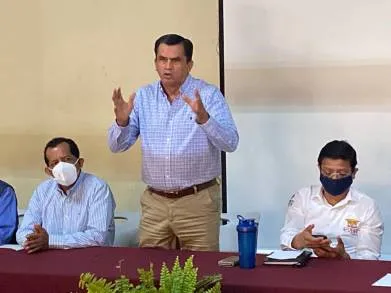 Javier Estrada y Proyecto Acceso al Mundo entregan equipos de movilidad motriz en Salvador Escalante