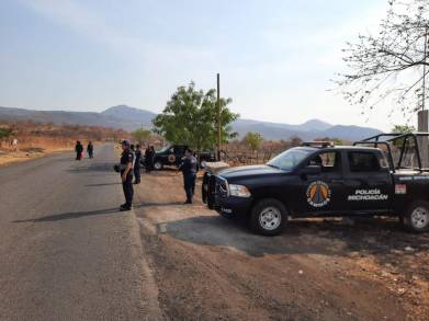 Restablecen SSP, Sedena y GN, circulación en 11 puntos carreteros de Tierra Caliente  