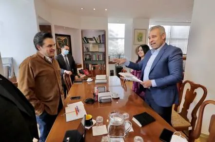 Alfredo Ramírez  y Zoé Robledo revisan avances del proyecto de descentralización del IMSS en Morelia 