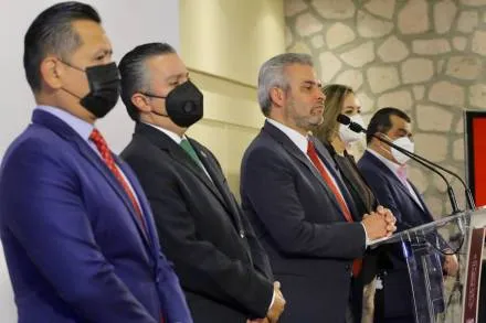 Paga Gobierno de Michoacán segunda parte de aguinaldo a magisterio y empleados 