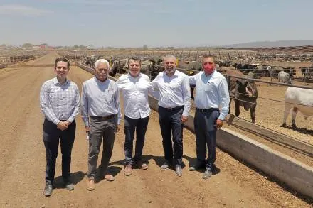 Alfredo Ramírez Bedolla logra que SuKarne done 20 mil toneladas de composta para generar abono y apoyar al campo michoacano 