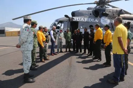 Gobiernos y ciudadanos suman esfuerzos y logran controlar incendio forestal en Uruapan 