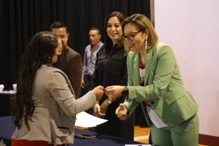 SEE entrega más de mil cédulas profesionales en Primer Encuentro de Educación Superior 