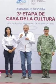 Entrega Alfredo Ramírez Bedolla obras por más de 9 mdp en Ario de Rosales 