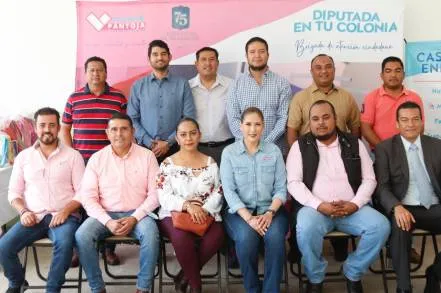 ENTREGA DIPUTADA IVONNE PANTOJA ÃšTILES ESCOLARES A NIÃ‘OS DE PRIMARIA Y PREESCOLAR  