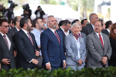 Asiste Alfredo Ramírez Bedolla a toma de protesta del gobernador de Hidalgo, Julio Menchaca 