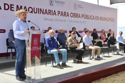 El Gobierno de Michoacán entrega  Maquinaria para obra pública en región Ciénega y Bajío 
