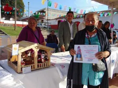 Premian talento y creatividad de artesanos de Zirahuén 
