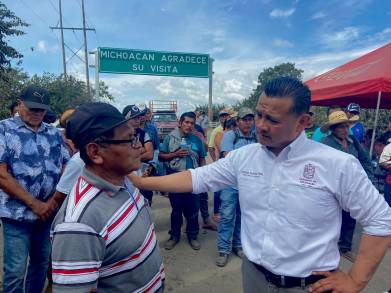 Atienden Segob y SSP a comunidades de Aquila; continúan operativos de localización de personas en la Costa 