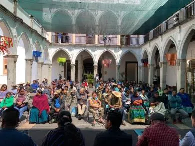 En puerta, Tianguis Artesanal de Domingo de Ramos, en Uruapan 