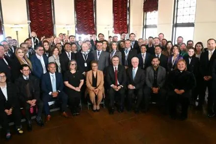 Marcelo Ebrard y la alcaldesa de Los Ãngeles se reúnen con 50 alcaldes de 22 estados de la República 