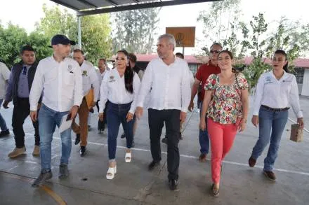 Supervisa Alfredo Ramírez Bedolla rehabilitación de escuelas afectadas por el sismo en Coalcomán 