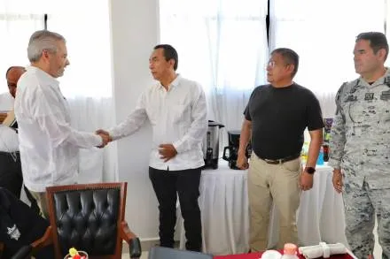 Bedolla estrecha coordinación para mantener la seguridad en la región Coalcomán 