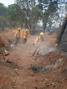 Despliegan helicóptero para sofocar incendio en San Ãngel Zurumucapio 