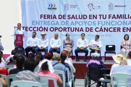 Encabeza Torres Piña Feria de la Salud en Huetamo Michoacán  