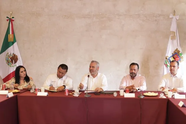 Comerciantes reubicados de Pátzcuaro recibirán apoyos la próxima semana 