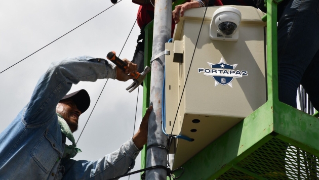 Inicia la instalación de cámaras de vigilancia en 100 colonias peligrosas de 21 municipios 