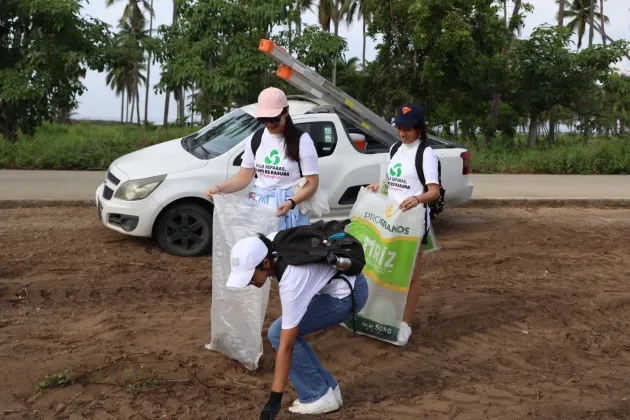 Jóvenes y autoridades recuperan espacios de esparcimiento en Lázaro Cárdenas 