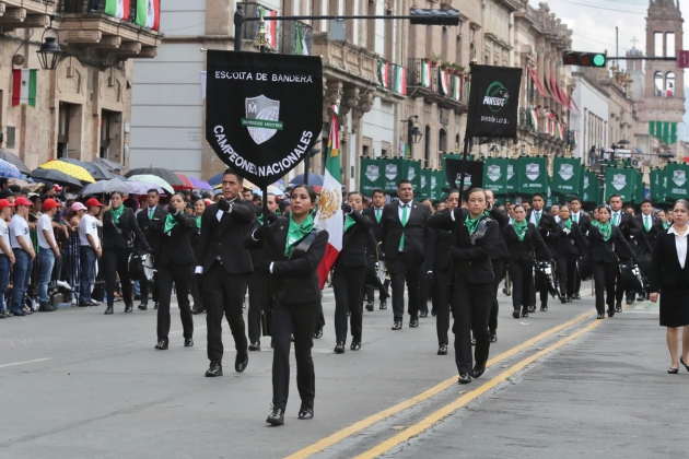 ARB y miles de michoacanos disfrutaron del Desfile Cívico Militar del 213 día de la independencia 