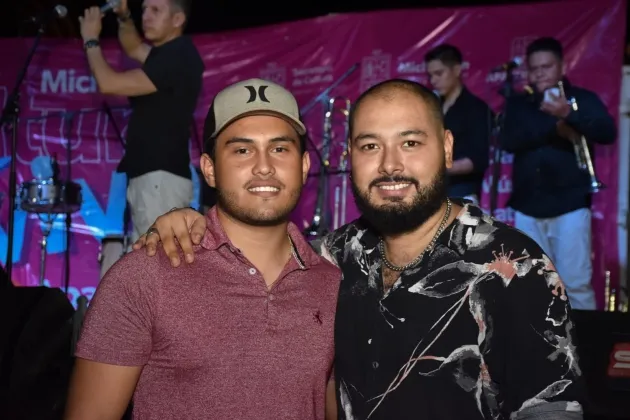 Entregan premio a ganadores de Nuevas letras para un corrido tumbado, en Apatzingán 