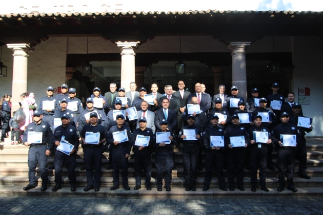 Reconocen a policías auxiliares por su trayectoria y compromiso con Michoacán 