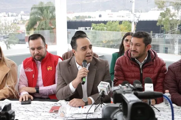 Claudia Sheinbaum sube en las encuestas, mientras oposición se hunde con sus perfiles: JP Celis 