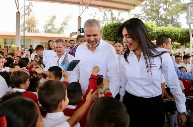 Federación y estado invierten 7 mil mdp para obra educativa en Michoacán 