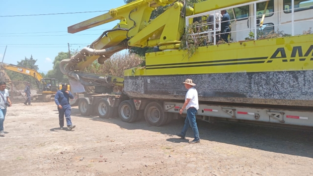 Llega segunda maquinaria de la Marina para rescatar el lago de Pátzcuaro 