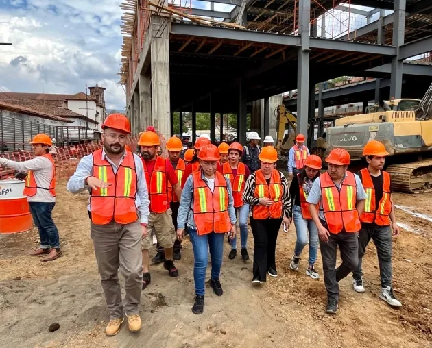 Con 45% de avance, comerciantes revisan obra del nuevo mercado de Pátzcuaro 